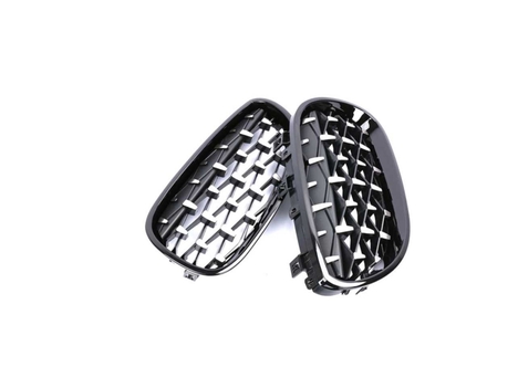 BMW 5 SERISI E60 2004-2009 IÇIN UYUMLU DIAMOND PANJUR (BÖBREK) PIANO BLACK ÇERÇEVE